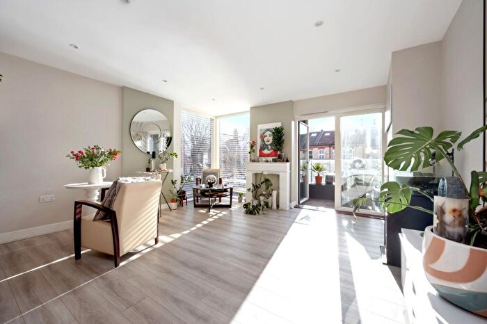 3 Bedroom Apartment To Rent In Hove Park Gardens, Park House, BN3
