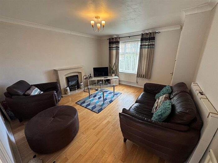 3 Bedroom Semi Detached House For Sale In Vicarage Street, Oldbury, B68