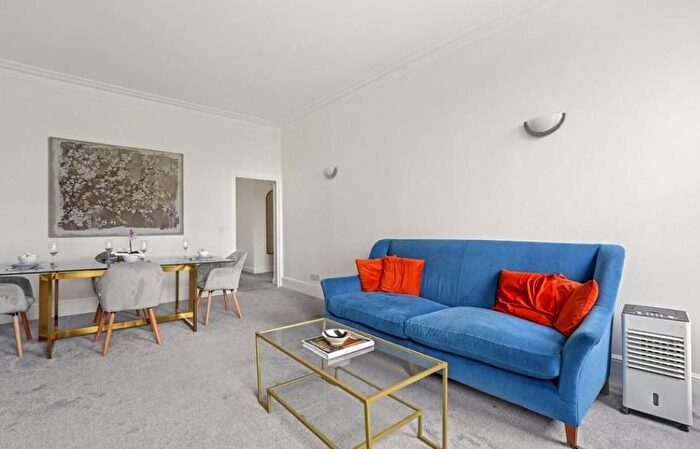 2 Bedroom Flat To Rent In Hallam Street, Fitzrovia, London, W1W