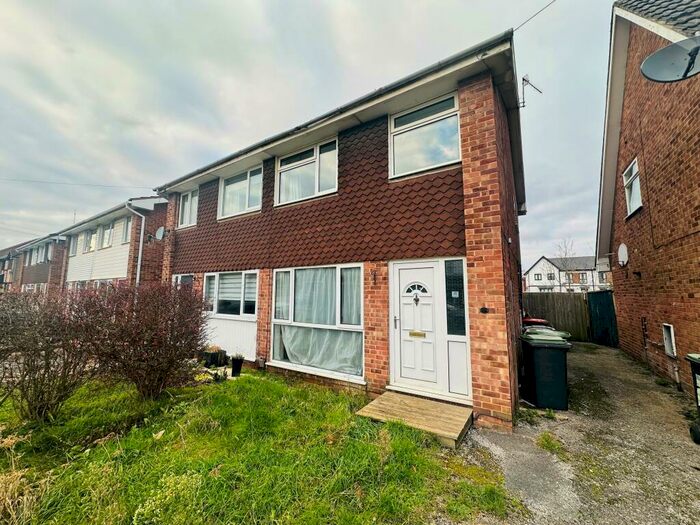 3 Bedroom Semi-Detached House To Rent In Alford Close, Beeston, NG9