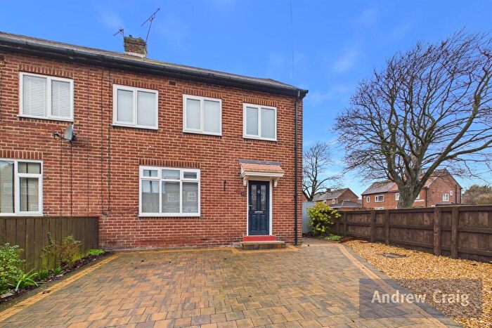 3 Bedroom Semi Detached House For Sale In Johnston Avenue, Hebburn, NE31