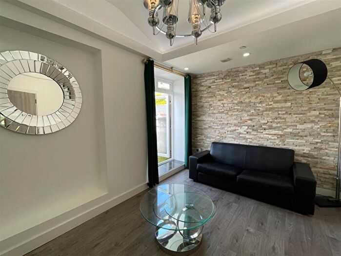 1 Bedroom Apartment To Rent In The Parade, Roath, Cardiff, CF24