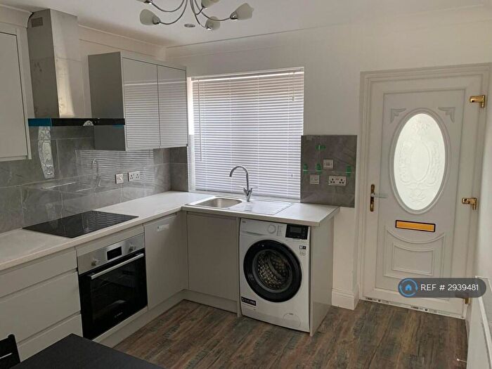 Studio To Rent In Chadwell Heath, Romford, RM6