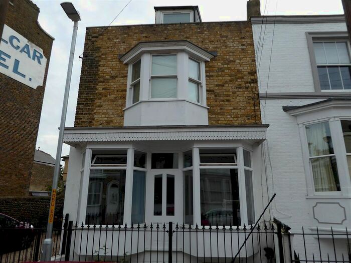 1 Bedroom Flat To Rent In Royal Road, Ramsgate, CT11