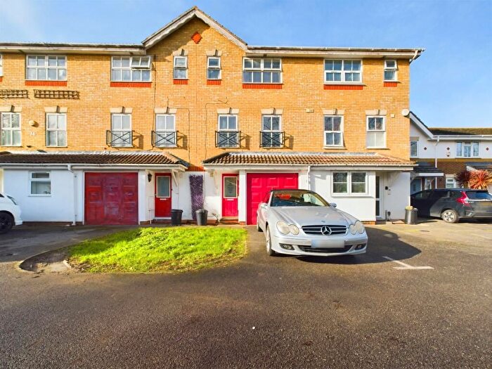 3 Bedroom Property For Sale In Patching Way, Hayes, UB4