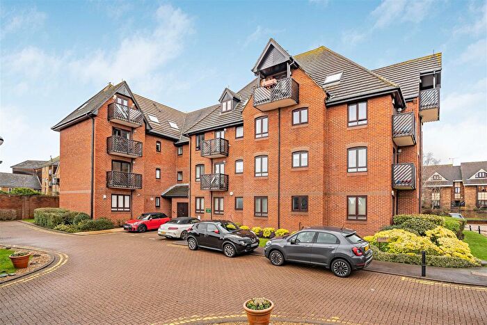 2 Bedroom Flat For Sale In Boleyn Court, Buckhurst Hill, IG9