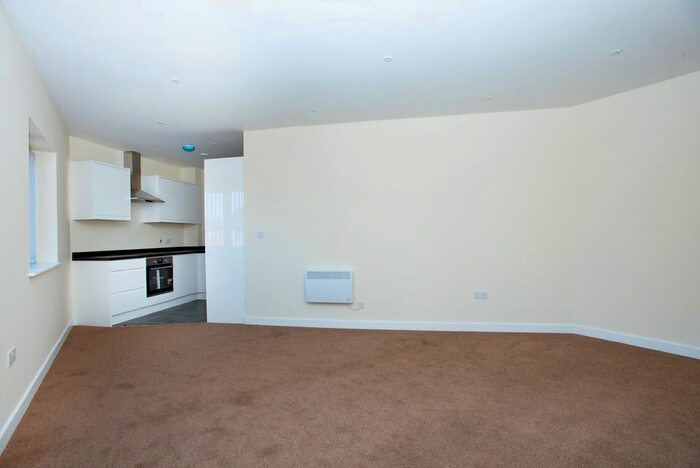 2 Bedroom Flat To Rent In Weston Grove Road, Southampton, SO19