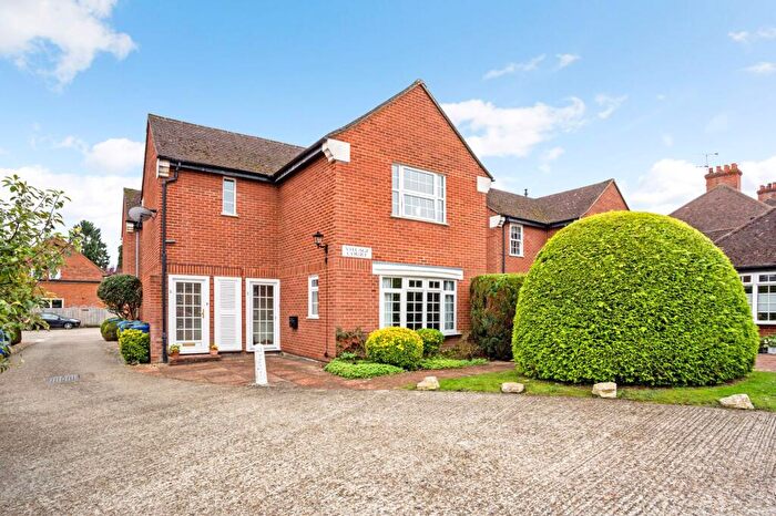 2 Bedroom Flat For Sale In Upper Village Road, Ascot, SL5