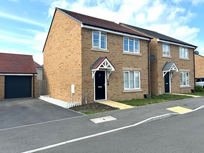 4 Bedroom Detached House To Rent In Homeleaze, Swindon, Wiltshire, SN1