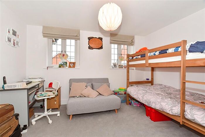 2 Bedroom Flat For Sale In Tilney Drive, Horsham, West Sussex, RH12