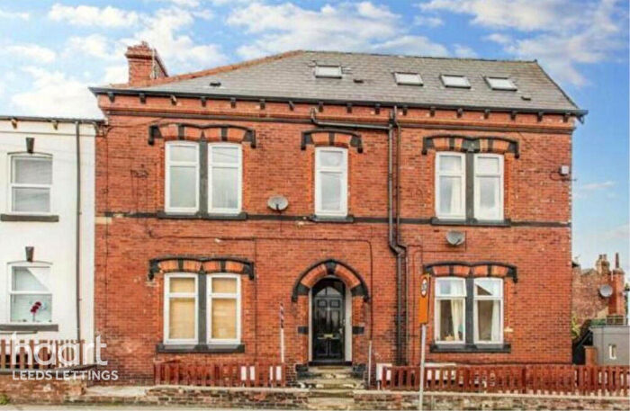 2 Bedroom Apartment To Rent In Whingate Road, Leeds, LS12