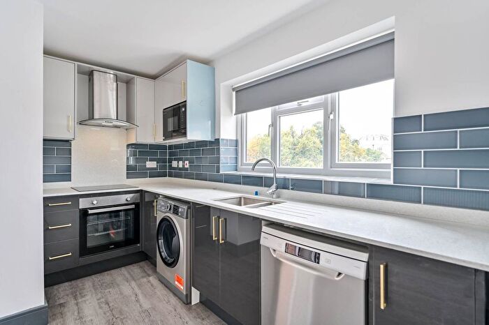 2 Bedroom Flat To Rent In High Street, Feltham, TW13