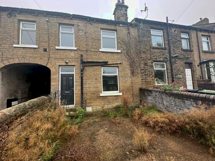 3 Bedroom Terraced House To Rent In New Hey Road, Salendine Nook, Huddersfield, HD3