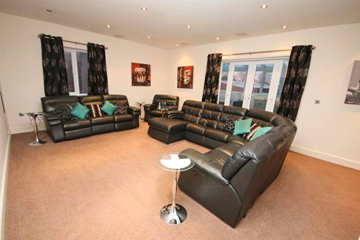 1 Bedroom Apartment To Rent In Flixton Road, Urmston, M41