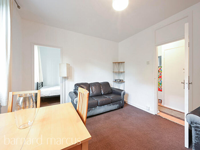 3 Bedroom Apartment To Rent In Pitt House, SW11