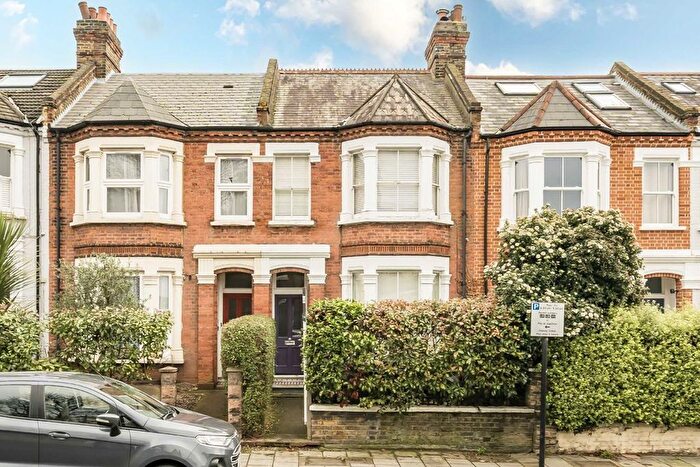 2 Bedroom Flat To Rent In Cavendish Road, London, SW12