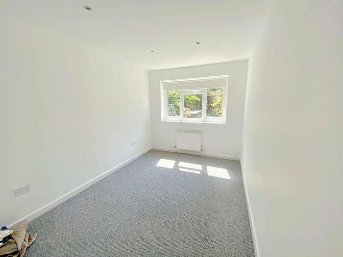 1 Bedroom Flat To Rent In Kingston Road, Teddington, TW11