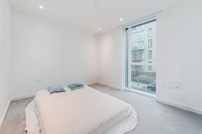 2 Bedroom Flat For Sale In The Parkhouse, Kayani Avenue, N4