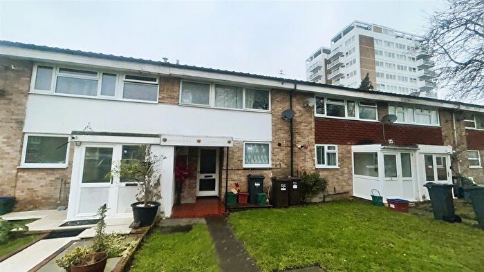 3 Bedroom Semi Detached House For Sale In Wheatlands, Hounslow, TW5