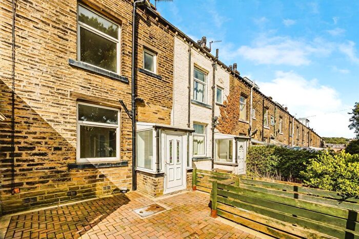 3 Bedroom House To Rent In Edward Street, Sowerby Bridge, HX6