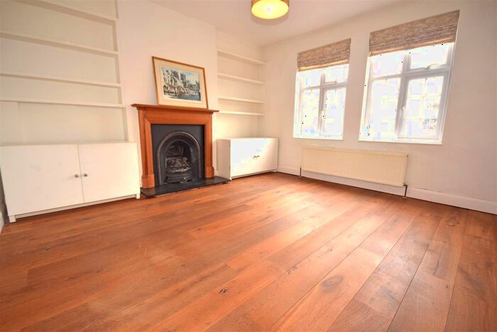 2 Bedroom Flat To Rent In Heath Road, Twickenham, TW1