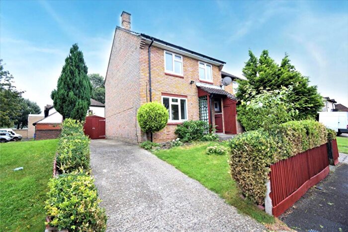 3 Bedroom End Of Terrace House To Rent In Water Lane, Farnborough, Hampshire, GU14
