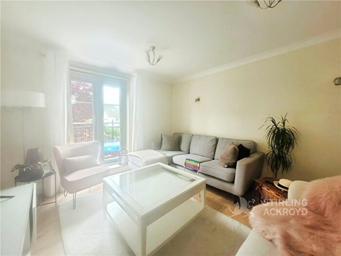2 Bedroom Flat To Rent In New Road, Ascot, Berkshire, SL5