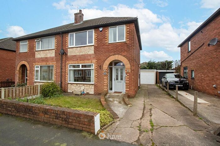 3 Bedroom Semi Detached House For Sale In Oxton Drive, Warmsworth, Doncaster, DN4