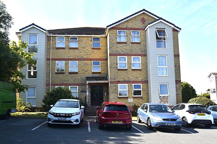 2 Bedroom Flat To Rent In High Street, Wroxall, PO38