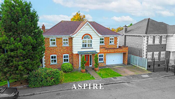 5 Bedroom Detached House For Sale In George Close, Canvey Island, SS8