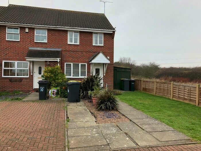 2 Bedroom End Of Terrace House To Rent In Oakley Avenue, Rayleigh, Essex, SS6