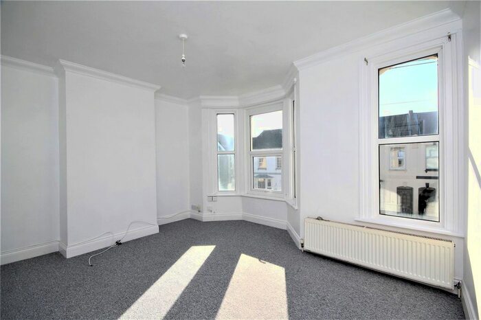 2 Bedroom Flat To Rent In Tarring Road, Worthing, West Sussex, BN11