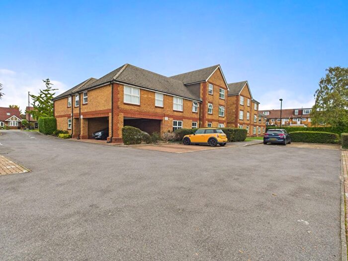 1 Bedroom Flat For Sale In Staines Road, Feltham, Middlesex, TW14