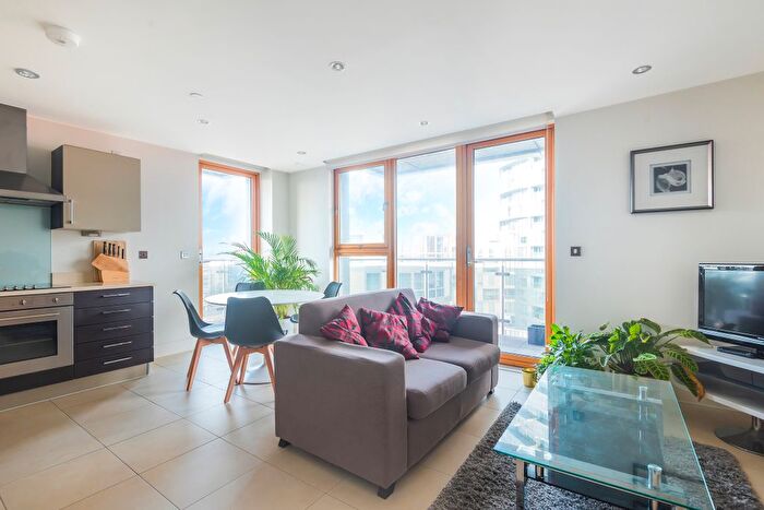 1 Bedroom Flat To Rent In Streamlight Tower, Province Square, London, E14