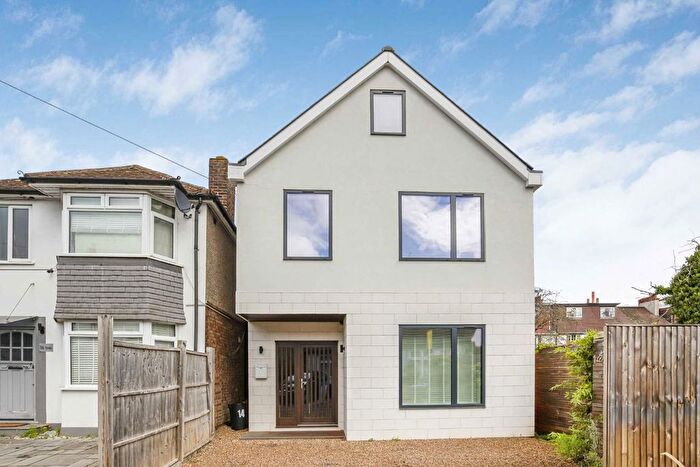 4 Bedroom Property To Rent In The Bungalows, Streatham, SW16