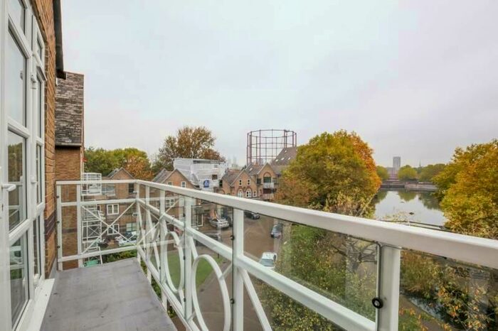 3 Bedroom Apartment To Rent In Collette Court, Eleanor Close, Canada Water, London, SE16
