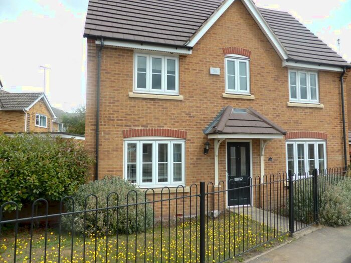 3 Bedroom Detached House To Rent In Sandy Lane, Farnborough, Hampshire, GU14