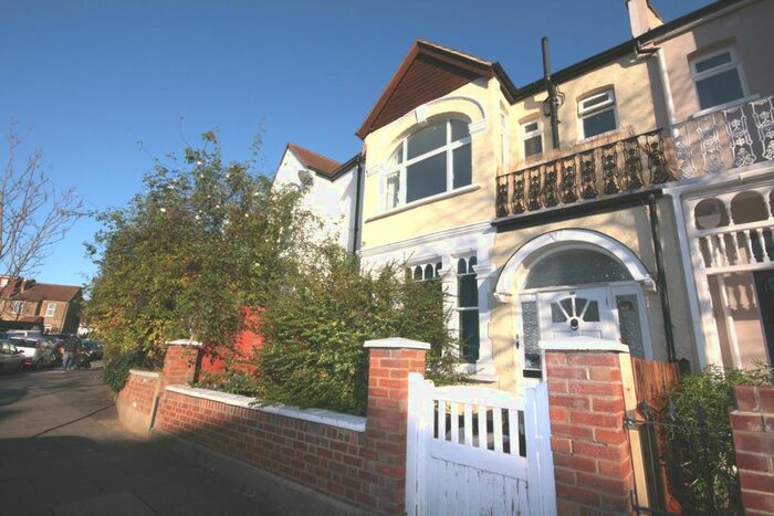 2 Bedroom Flat To Rent In Drayton Road, London, W13