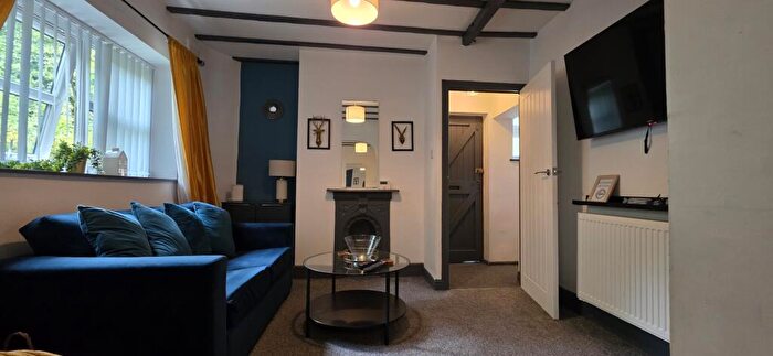 3 Bedroom House To Rent In London Road, SK7