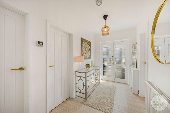2 Bedroom Detached House For Sale In Oakdene Avenue, Heald Green, SK8