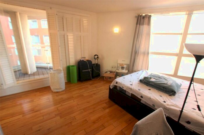 3 Bedroom Apartment To Rent In Aurora Building, Blackwall Way, London, Greater London, E14