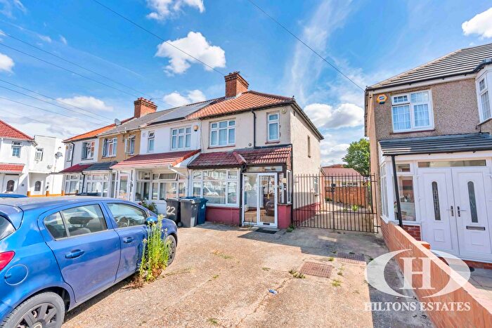 2 Bedroom End Terrace House For Sale In Derley Road, Southall, UB2