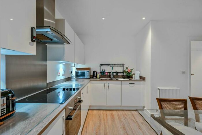 2 Bedroom Flat To Rent In Austwick Court, Woolwich, London, SE18