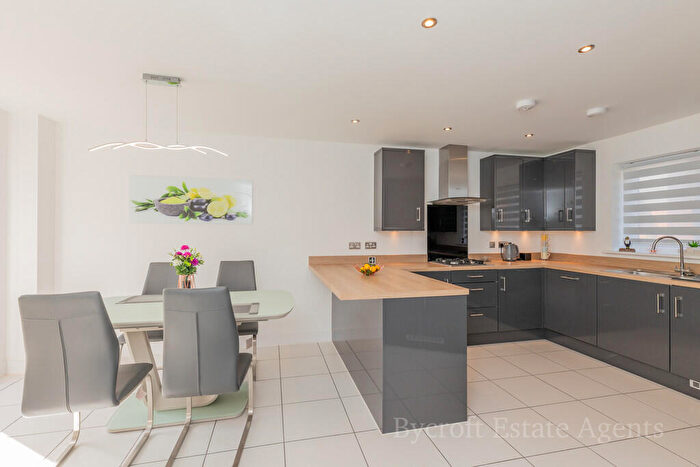 4 Bedroom Detached House For Sale In Grayling Close, Bradwell, NR31