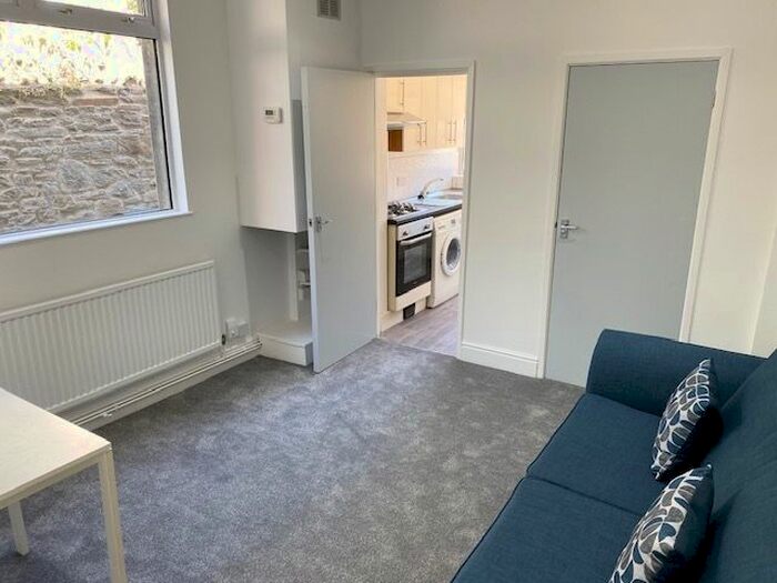 1 Bedroom Flat To Rent In Kimberley Road, Penylan, Cardiff, CF23