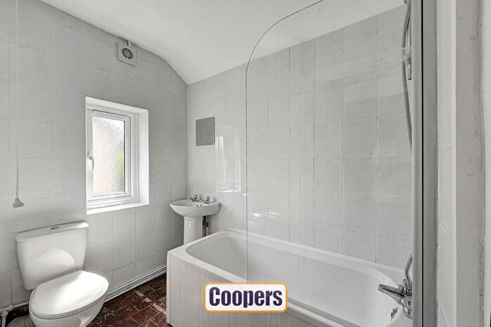 2 Bedroom Flat To Rent In Albany Road, Coventry, CV5