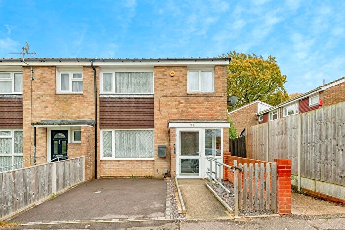 3 Bedroom Semi Detached House For Sale In Beachy Road, Crawley, RH11