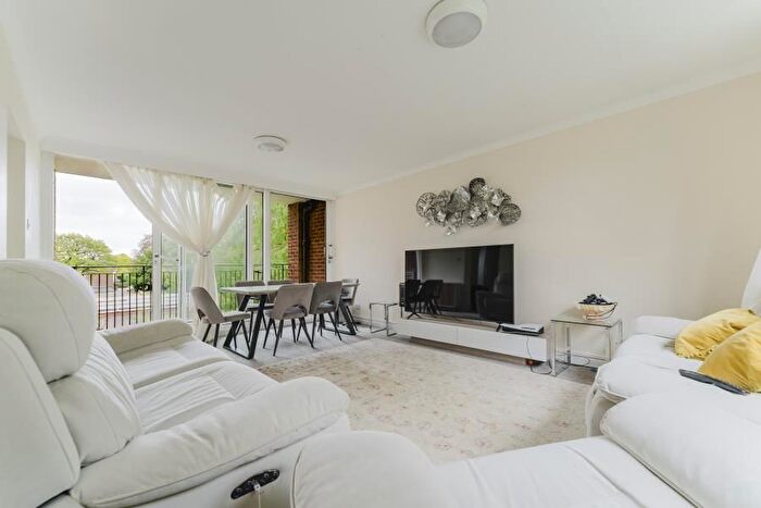 2 Bedroom Flat For Sale In Green Vale, W5