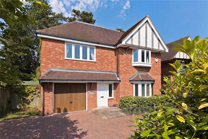5 Bedroom Detached House To Rent In Littleheath Lane, Cobham, Surrey, KT11