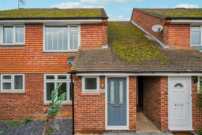 2 Bedroom Flat To Rent In Long Grove, Seer Green, Beaconsfield, HP9
